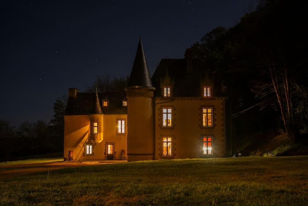 Chateau Au Bord De La Mer Carantec Exterior foto