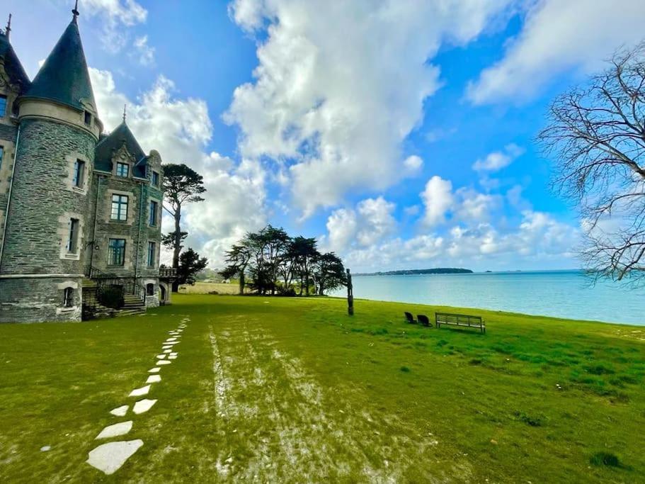 Chateau Au Bord De La Mer Carantec Exterior foto