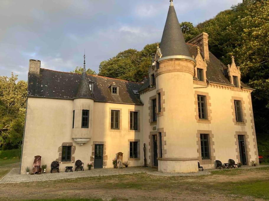 Chateau Au Bord De La Mer Carantec Exterior foto